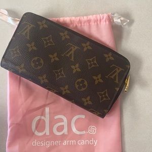 Louis Vuitton monogram zippy wallet